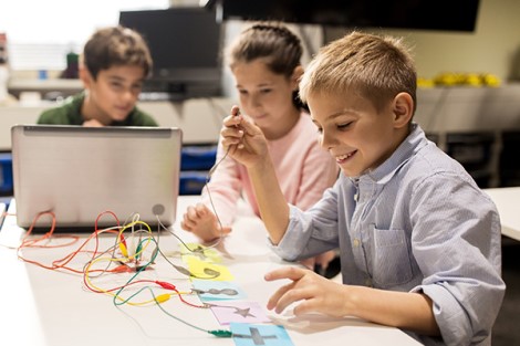 Connected Classrooms - Recreating education system of tomorrow with IoT