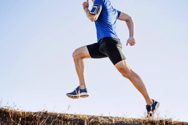 male-runner-running-uphill